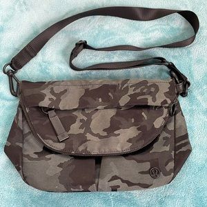 Lululemon athletica All Night Festival bag